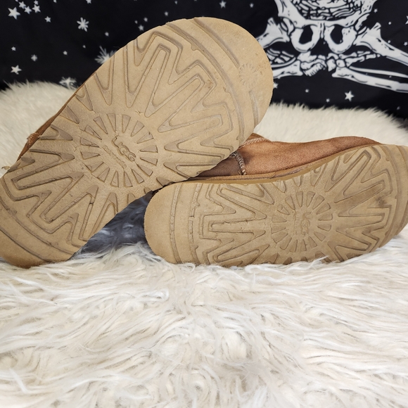 Classic Short Uggs - Picture 3 of 6